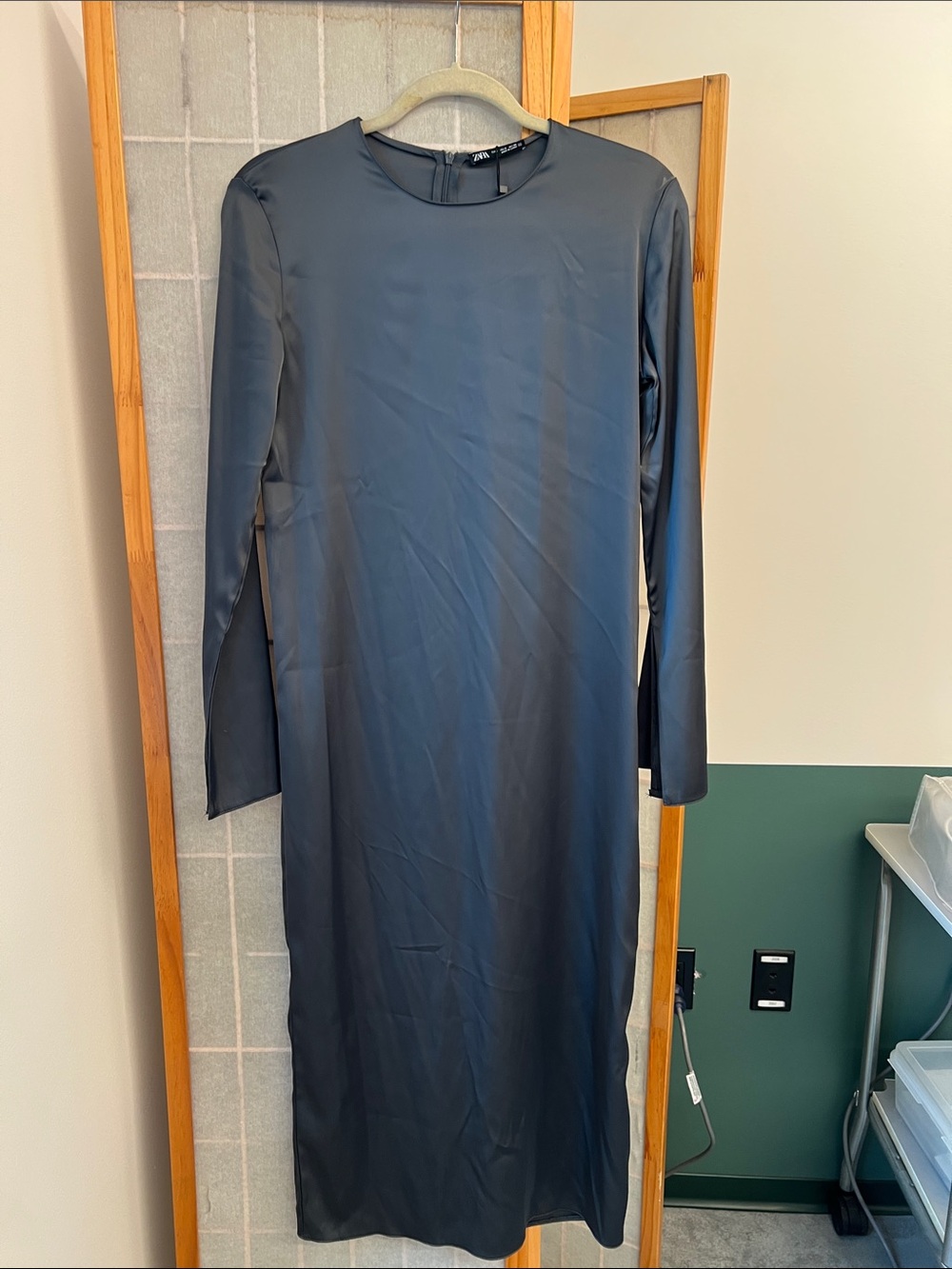 Zara Sleek Black Long-Sleeve Midi Dress